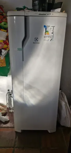 Geladeira Eletcrolux RE31 110V (USADA)