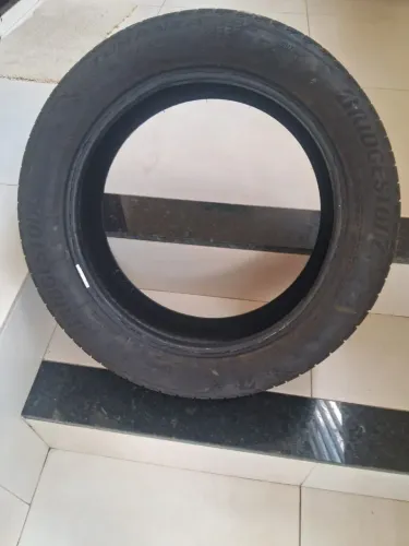 Pneu em bom estado de uso 205/55/R17 para venda.