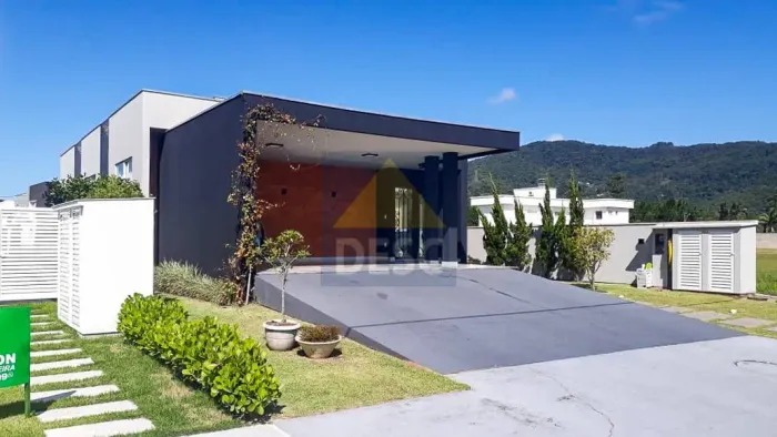 Casa à venda no Condomínio Caledônia Private Village em Camboriú