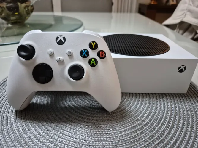 Xbox Series S - 364 gb - pouco usado