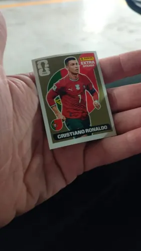 Figurinha da da copa do CR7 lendária dourada