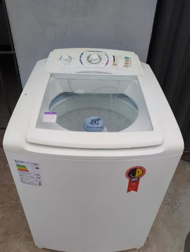 Vendo máquina de lavar Eletrolux 12k conservado 6 meses de garantia