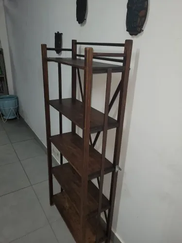 Estante de madeira