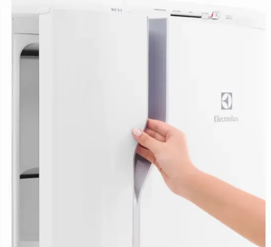 Geladeira Electrolux Degelo Prático RE31 com Controle de Temperatura 240L - Branca - 220V
