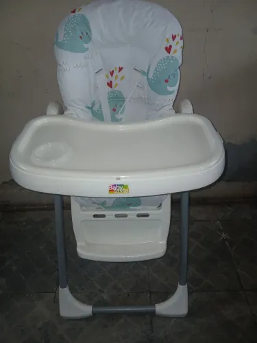 Cadeirinha de alimentação infantil