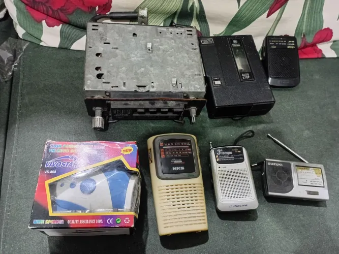 Lote de rádio antigo