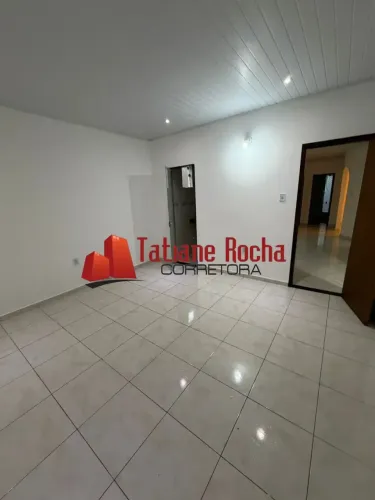 Vendo excelente casa em rua pública no bairro Campo Limpo.