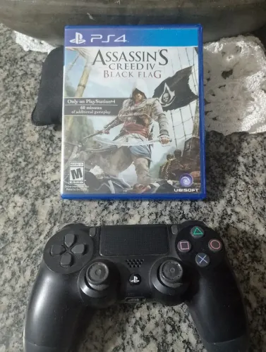 Controle PlayStation 4 marca Sonic e jogo assassin's Creed Black flag