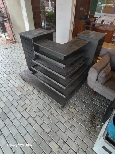 VENDO MÓVEL PARA LOJA SERVE COMO BALCÃO DE RECEPÇÃO TAMBÉM 