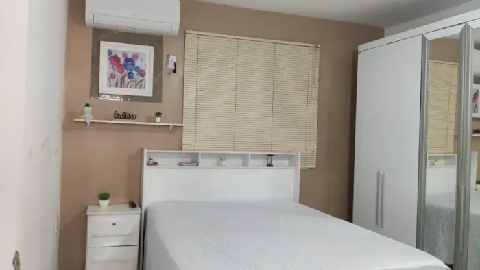 ALUGA-SE APARTAMENTO - 1º ANDAR - Excelente localização em Periperi!