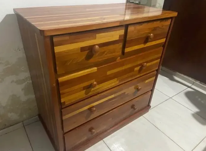 Cômoda de madeira