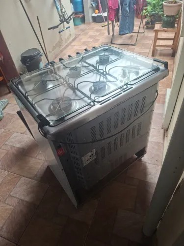 Vendo Fogão 6 bocas automático.