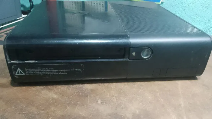 Xbox 360 slim.