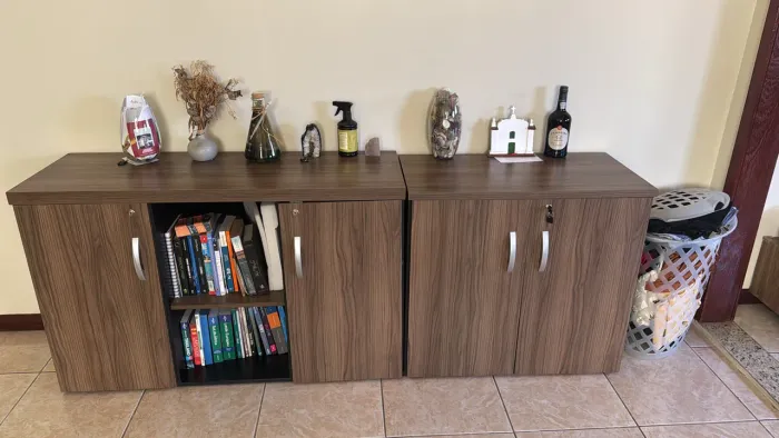 Mesa de escritório + 2 armários com 2 portas