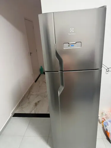 Geladeira Eletrolux inox painel digital, impecável. 400 Lt