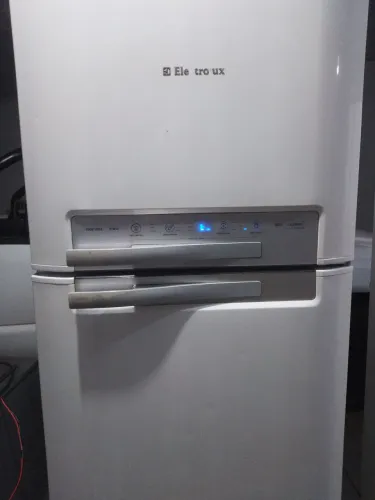 Geladeira eletrolux DF50 frostfree sem motor pra conserto