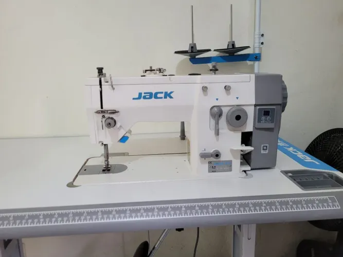 Maquina de costura jack