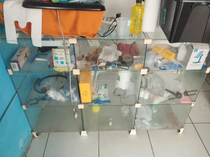 Vitrine de vidro para vender rápido R$200
