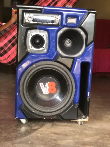 Uma caixa de som PaREdinha