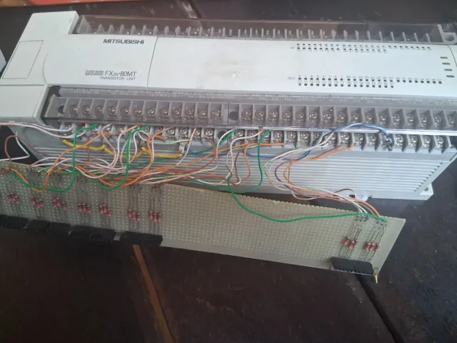 Controlador Lógico MELSEC FX2N-80MT