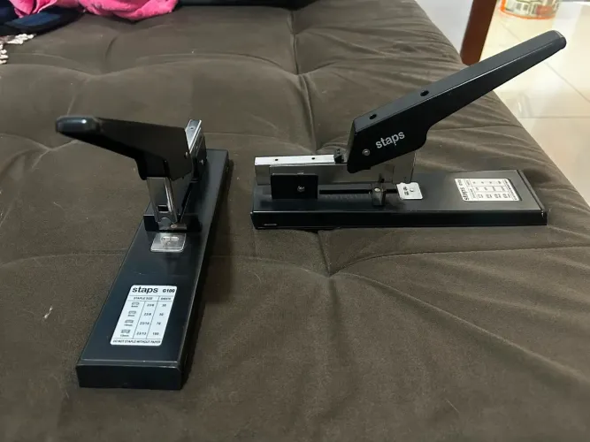 2 Grampeadores Staps G100 + grampos