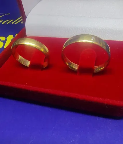 Alianças Pedra Diamantes 1 mm Ouro 18 Kilates Casamento Noivado Peso 5 Gramas 4.12 mm