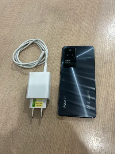 Vendo xiaome poco F4 256GB em excelente estado, com carregador 