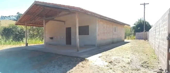 Chácara com Casa e 2000m² em Paraibuna-SP