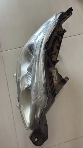 Farol Dianteiro Direito Peugeot 2008 2015 A 2024 Passageiro apenas a carcaça