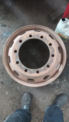Tenho vários pneus Tam: 215 / 17.5