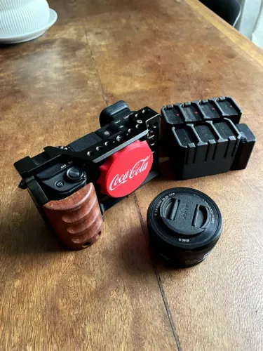 Câmera Sony A 6400 + 8 baterias + Lente do kit
