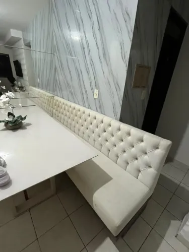 Banco estofado para mesa de jantar para 4 pessoas estofado bom só falta lavar