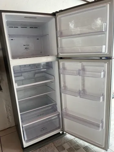 Geladeira semi nova