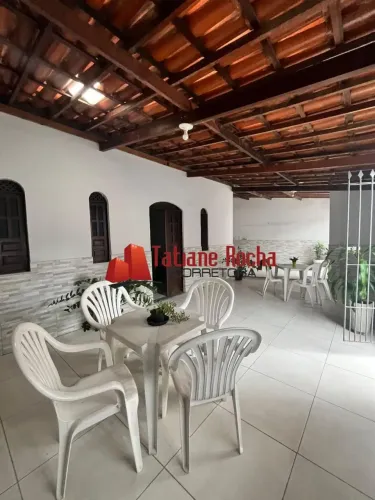 Vendo excelente casa em rua pública no bairro Feira X.