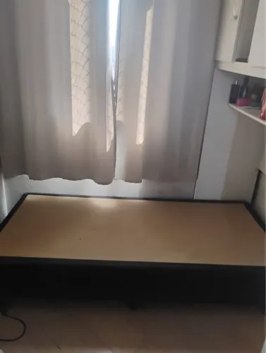 Box cama de solteiro em ótimas condições