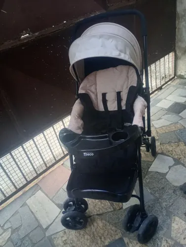 CARRINHO DE BEBÊ COSCO POUCO TEMPO DE USO *