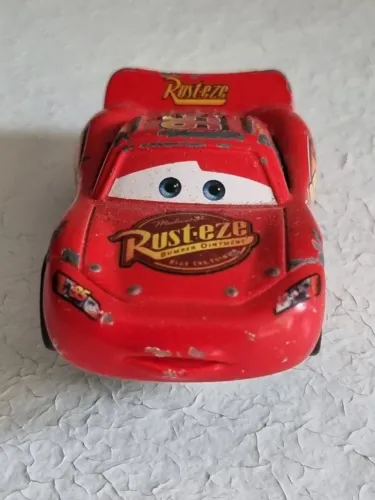 Carro da Disney Pixar, o Relâmpago McQueen (Lightning McQueen)