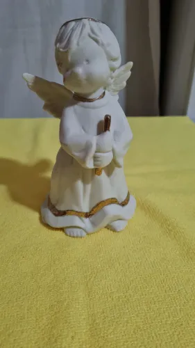 Anjo de resina 16 cm.