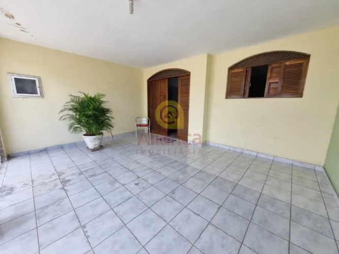 CASA A VENDA NO BAIRRO DAS QUINTAS