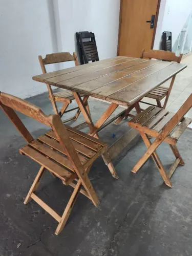 Jogo de mesa e cadeiras dobráveis