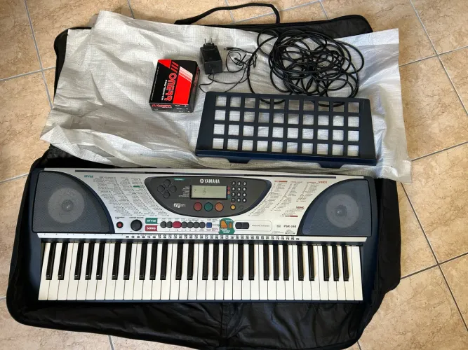 Teclado Yamaha PSR 240 + suporte + bag + cabo + pedal de sustentação