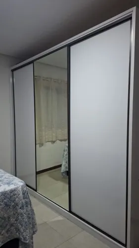 VENDO ARMÁRIO DE CASAL - 3 portas (espelho)
