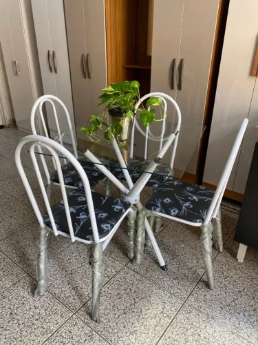 Mesa de Cozinha com 4 Cadeiras Nova, Entrego