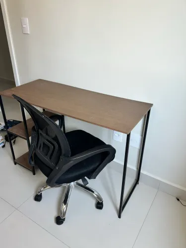 Escrivaninha + Cadeira de Escritório
