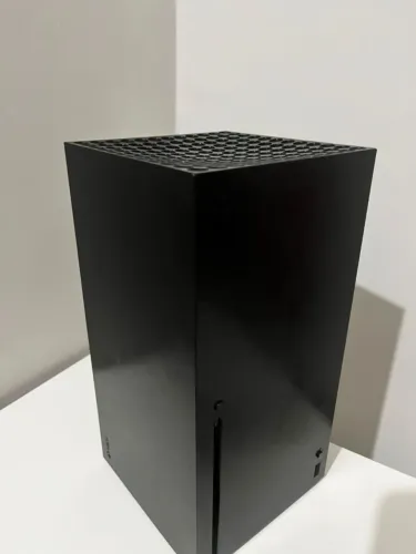 Xbox Series X 1TB SSD (Apenas Console + Cabos)