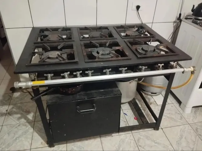 Vendo fogão industrial e exaustor