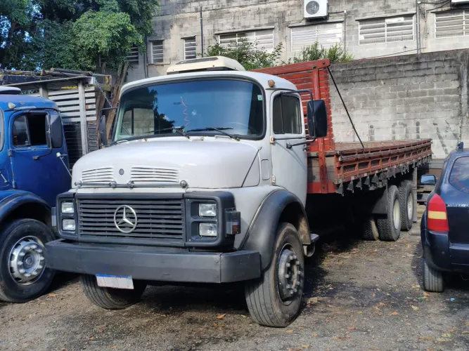 VENDO CAMINHÃO MERCEDES 1318