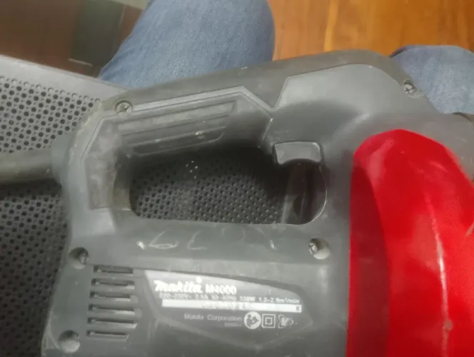 Makita M4000