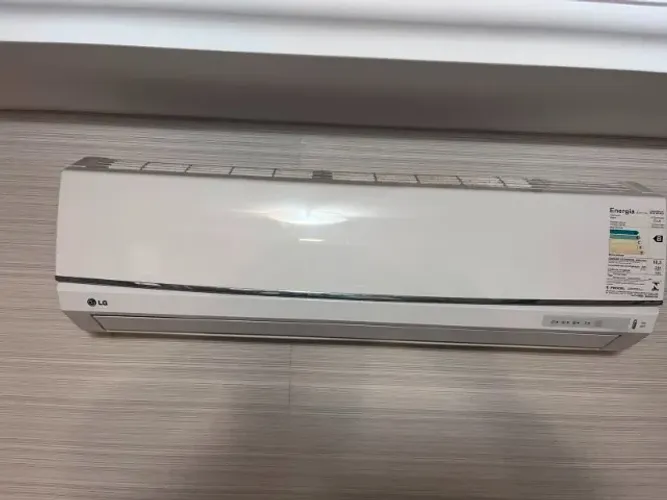 Ar-Condicionado Split LG 9.000 BTUs Quente/Frio 220V - Funcionando