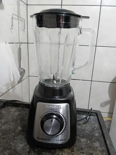 Liquidificador com jarra de vidro